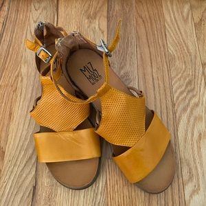 NWT Miz Mooz Mari sandal in beautiful Ochre, size 38